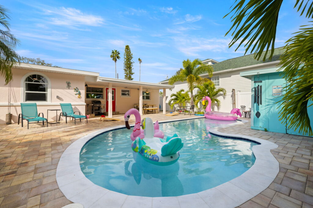 indian-rocks-beach-short-term-rental-heated-saltwater-pool-tropical-backayrd
